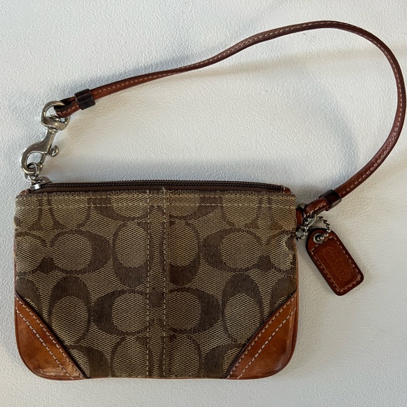 Coach Signature Jacquard Wristlet Leather Trim - Picture 1 of 10